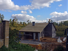 Строительство двухэтажного дома на участке со сложным рельефом